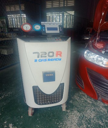 Hình dưới giới thiệu một thiết bị xả ga đang rút và thu hồi ga xả từ một 10