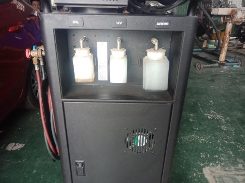 Thao tác xả ga với thiết bị xả ga chuyên dùng 1 Tắt máy động cơ ôtô máy nén 11