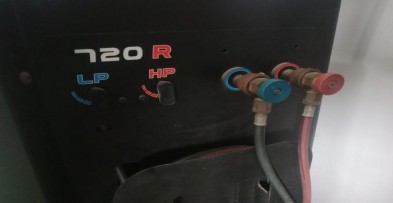 3 Ráp các ống nối vào máy nén thao tác như sau a Vặn tay ống nối màu xanh của 3