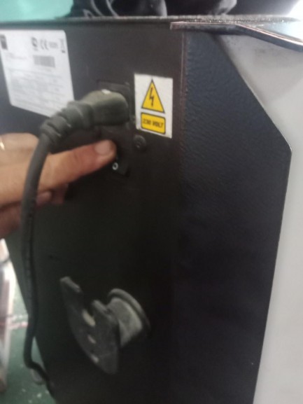 b Trên màn hình tinh thể lỏng sẽ xuất hiện thông tin c Lắp thẻ nhớ của 4