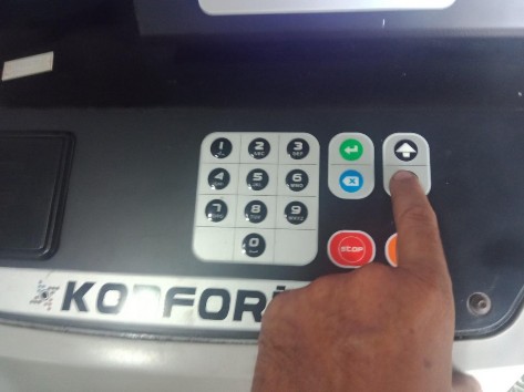 Thiết bị sẻ hiển thị thông tin hướng dẩn cách thực hiện công tác Dùng ngón 7