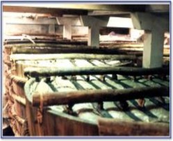 Hình 4 6 Các thùng chượp đã được gài nén Đổ nước bổi trở lại Sau gài 2