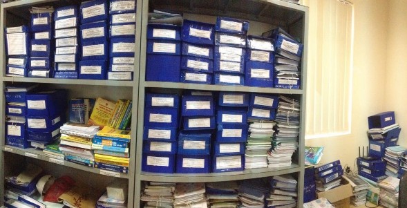 Kệ đựng tài liệu tại phòng Đầu tư Môi trường của công ty than Khe Chàm 3