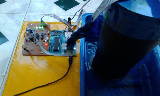 Hình 4 3 Cảm biến đầu tiên hoạt động khi đổ nước vào Khi đổ nước vào 3