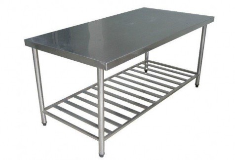 Phần lớn các thao tác nhào trộn nặn cán cắt bột đều được làm trên bàn do 1