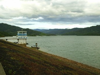 Hình 1 Toàn cảnh hồ Đạtẻh Hình 2 Lòng hồ Đạhàm Hình 3 Người dân khai thác 5