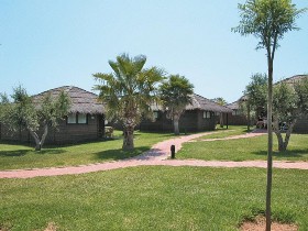 Đặc điểm về cơ sở vật chất kỹ thuật Tuy thuộc vào từng thể loại cũng 2