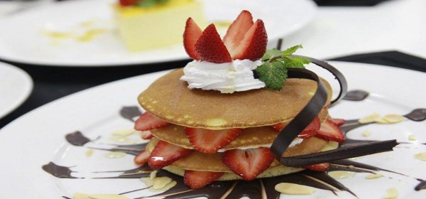 Crepe gần giống như pancake nhưng được tráng mỏng hơn rất nhiều Waffles bánh có 6