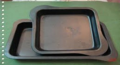 Khay nướng thông thường được làm bằng thép chống dính chịu được ở nhiệt 13