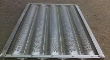 Khay nướng thông thường được làm bằng thép chống dính chịu được ở nhiệt 14