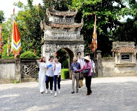 Bán hàng trên thuyền Mời khách chụp ảnh Chở đò khách du lịch Chở khách đi xe 10