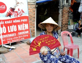 Bán hàng lưu niệm Bán đồ uống Nghề xe ôm Cho thuê xe đạp Nói chuyện với 15