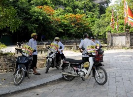 Nghề xe ôm Cho thuê xe đạp Nói chuyện với khách nước ngoài Quán bar và cafe 17