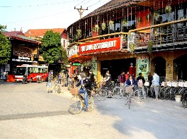 Nghề xe ôm Cho thuê xe đạp Nói chuyện với khách nước ngoài Quán bar và cafe 18