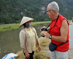 Nói chuyện với khách nước ngoài Quán bar và cafe Biểu diễn xẩm Biểu diễn 19