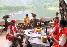 Biểu diễn xẩm Biểu diễn Chầu Văn Khách tây đánh dâm Khách tây úp cá Nhà cổ 21