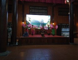 Biểu diễn xẩm Biểu diễn Chầu Văn Khách tây đánh dâm Khách tây úp cá Nhà cổ 22