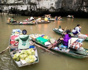 Bán hàng trên thuyền Mời khách chụp ảnh Chở đò khách du lịch Chở khách đi xe 9