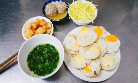 Hình 3 Bánh căn Hình 4 Bún cá Hình 5 Nem nướng Hình 6 Bánh xèo Hình 7 Sinh tố trái 3