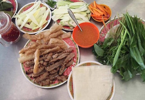 Hình 5 Nem nướng Hình 6 Bánh xèo Hình 7 Sinh tố trái cây dầm Hình 8 Bún cá 5