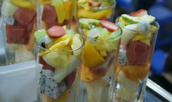 Hình 7 Sinh tố trái cây dầm Hình 8 Bún cá 7