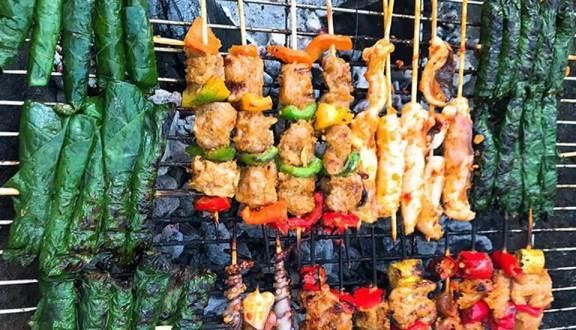 Hình 11 Xiên que nướng Hình 12 Thịt vịt nướng cháo vịt và rau gỏi ăn kèm 3