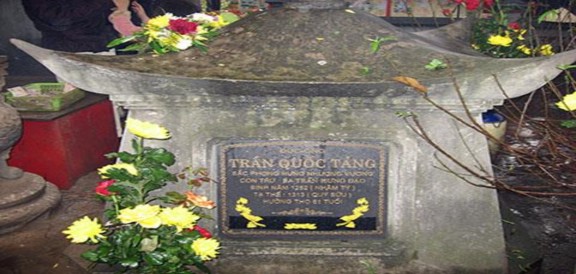 Lăng mộ Trần Quốc Tảng tại Khu di tích lịch sử Đền Cửa Ông Vào mùa lễ 4