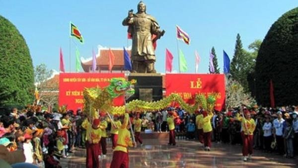 Lễ hội Đống Đa – Tây Sơn Lễ hội Đống Đa – Tây Sơn Lễ hội Đống Đa 12