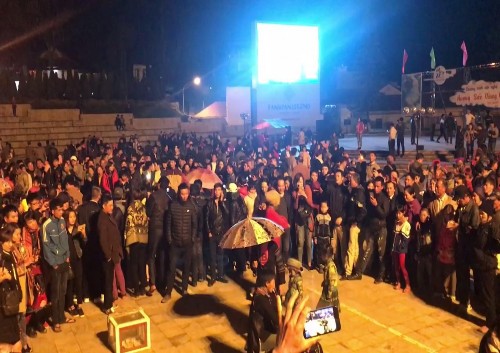 Chợ tình Sapa Thắng cố Hội Gầu Tào Trang phục nữ tộc người H’mong Trang 3