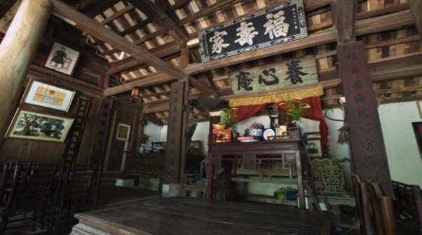 Bên trong nhà Cổ Khách đến thăm quan nhà cổ Du Khách thăm quan nhà cổ Homestay ở 5