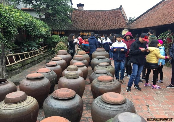 Du Khách thăm quan nhà cổ Homestay ở nhà dân Du khách thuê xe đạp để đi trải 7