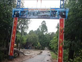 Cổng chào Thùng rác công cộng trên đường làng Quán nước ven đường Panô 8