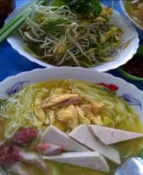 Hướng dẫn du khách đổ bánh xèo Đặc sản Bún cá Long Xuyên Chòi lá trong vườn 16