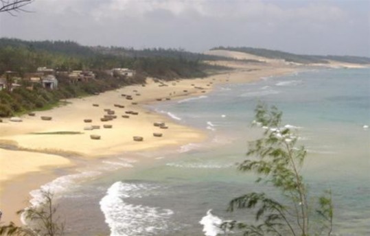 Vẻ nguyên sơ của bãi tắm Thịnh Long Huyện Hải Hậu Nhà thờ nghiêng tại bãi 1