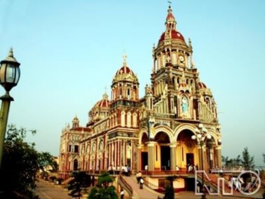 Nhà thờ giáo xứ Phương Chính xã Hải Triều huyện Hải Hậu Là nhà thờ lớn 1