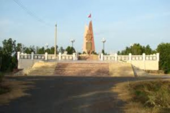 Tượng đài di tích lịch sử tàu Không số Múa Cồng chiêng của đồng bào Chơ Ro 7