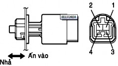 Nối dụng cụ đo Tình trạng công tắc Tiêu chuẩn 1 2 Nhả chốt 1 Ω 3 4 10 kΩ 1 5