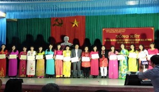 Hình 11 Các đồng chí giáo viên huyện Phú Lương đạt danh hiệu giáo viên dạy 11