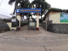 Hình 3 Cổng trường THCS Thị trấn Đu Nguồn Tác giả Hình 4 Công trình nước 4