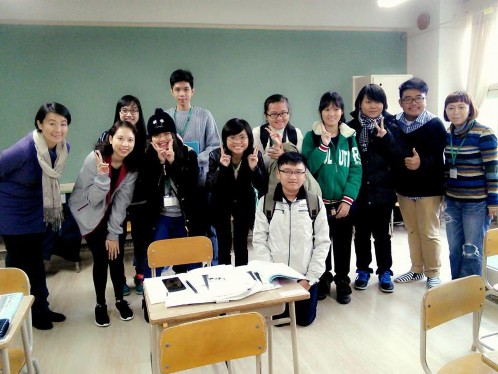 Học sinh trường THPT Marie Curie và THPT Trưng Vương giao lưu với các trường phổ 4