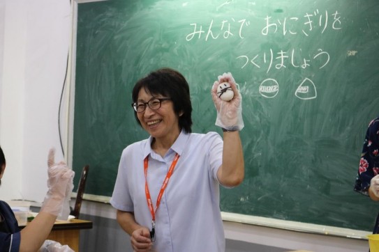 Hoạt động thực hành làm cơm nắm Onigiri Thực hành làm phi tiêu Datsu 1