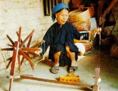 Cụ bà người Nùng quay sợi Thầy mo dân tộc Tày Bếp của người Nùng Không khí 10