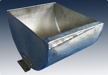 16 Một số loại máng ăn cho heo Nguyên vật liệu có thể bằng gỗ bằng tôn 3