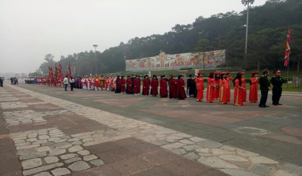 Câu lạc bộ Hát Xoan tham gia lễ dâng h ơng Giỗ tổ Hùng ơng 10 3 Giao l u v i trẻ 1