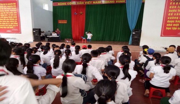 Giao l u v i trẻ em khuyết tật năm 2019 Học sinh tham gia v sinh v dâng h ơng nghĩa 2
