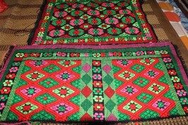 Sản phẩm thổ cẩm làng nghề Phù Ngọc Hà Quảng Nhà đá dân tộc Tày làng 5