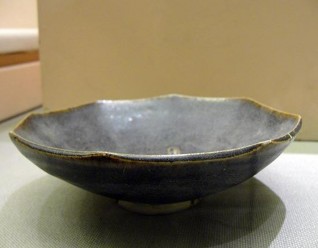 Bát gốm đen thời Lý – Trần Thạp gốm hoa nâu thời Trần thế kỉ XIII XIV Bát 14