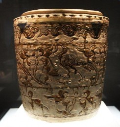 Thạp gốm hoa nâu thời Trần thế kỉ XIII XIV Bát gốm hoa lam vẽ rồng chân có 5 15