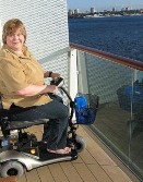 Hình 86 Xe điện dành cho người khuyết tật Hình 87 Xe lăn dành cho khách khuyết 4