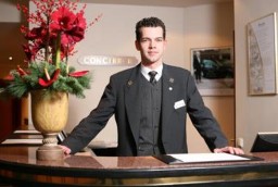 Hình 28 Nhân viên hành lý tại quầy trực Đối với đoàn khách sắp trả buồng 1